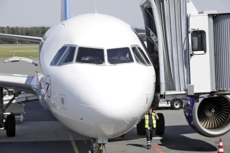 Quelle: Paderborn-Lippstadt Airport - Daumen hoch